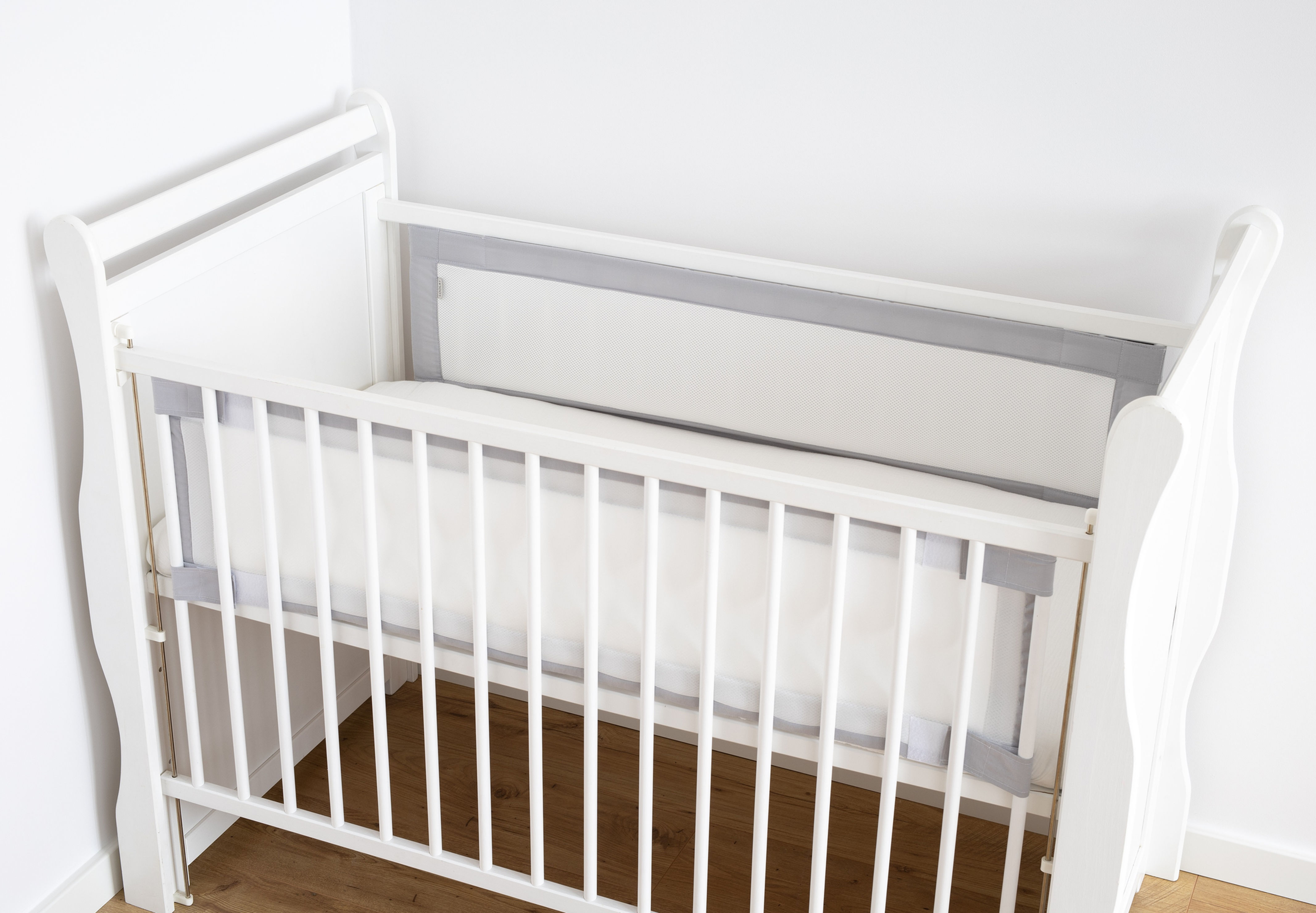 GRAU Weiß 2-teiliges Bettumrandung Set für Babybett mit Sprossen 140x70 120x60cm