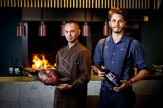professionelle Foodfotografie für Hotels und gehobene Restaurants, stilvolle Speiseaufnahmen für Social Media und Werbung, hochwertig inszenierte Food-Bilder für Speisekarten und Online-Buchungen, kreative Essensfotografie mit natürlichem Licht und Food Styling, edle Getränkefotografie für Hotelbars und Cocktaillounges, ansprechende Frühstücksfotografie für Hotelrestaurants, detailreiche Dessertaufnahmen für Patisserien und Cafés, exklusive Gourmetfotografie für Sterne-Restaurants, atmosphärische Foodbilder für Hotelmarketing und Gästeansprache, kulinarische Werbefotografie für Hotelküchen und Catering-Services