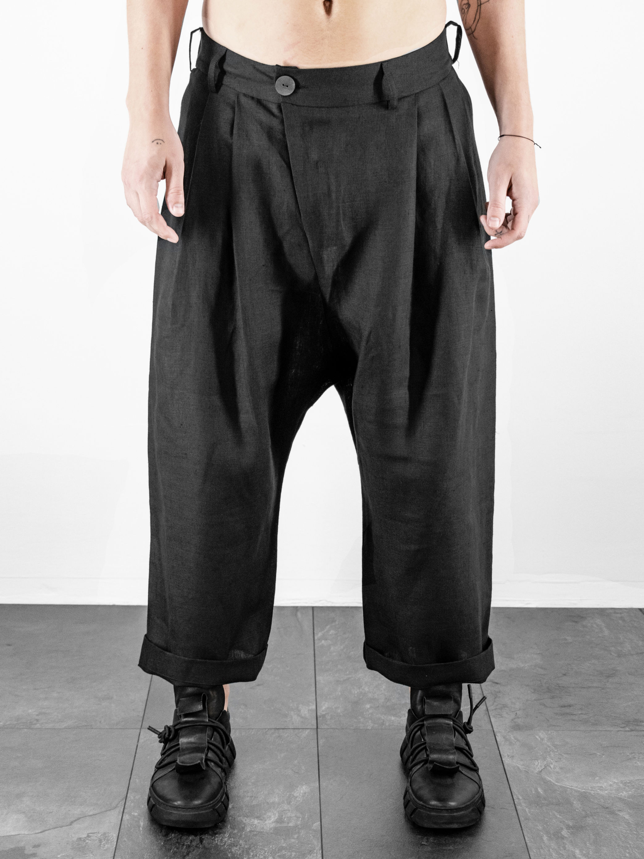 AK LAGOS 7/8 trousers | linen | black