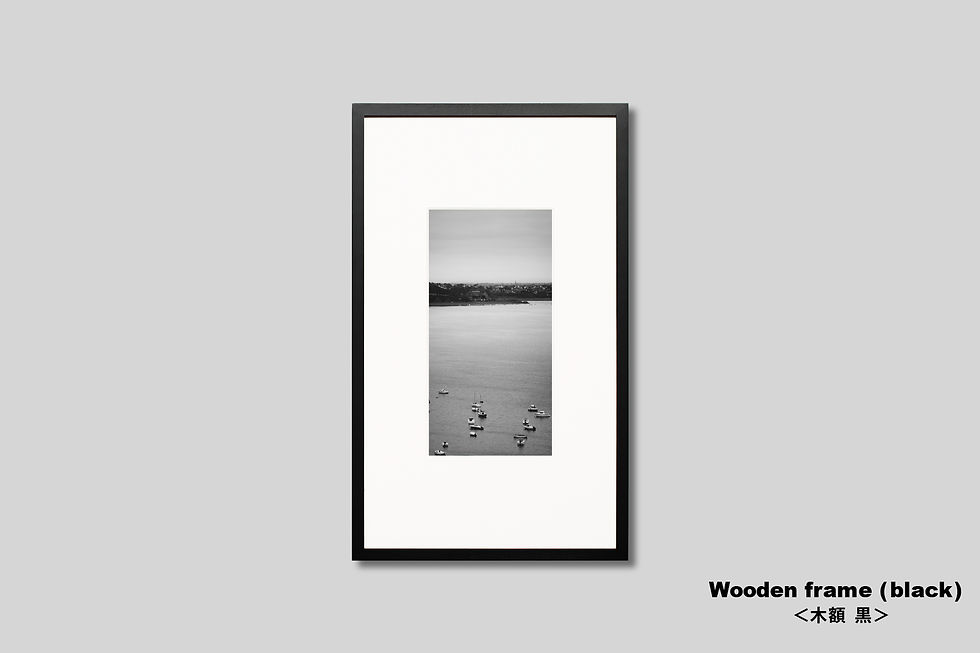 サムネイル： 海の風景,新築祝い,プレゼント,インテリア,写真,モノクロ,自然,フランス,ヨット,インテリアフォト,アート,額入り,額装,オリジナルプリント,アートフレーム,フォトフレーム,おしゃれ,モダン,壁掛け,壁飾り,装飾,IGREBOW