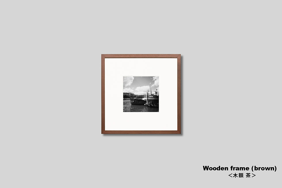 サムネイル： インテリア,写真,フランス,パリ,セーヌ川,船,モノクロ,インテリアフォト,アート,額入り,額装,正方形,壁掛け,オリジナルプリント,フォトフレーム,IGREBOW,GallerySB,おしゃれ,モダン,プレゼント,壁飾り,プレゼント