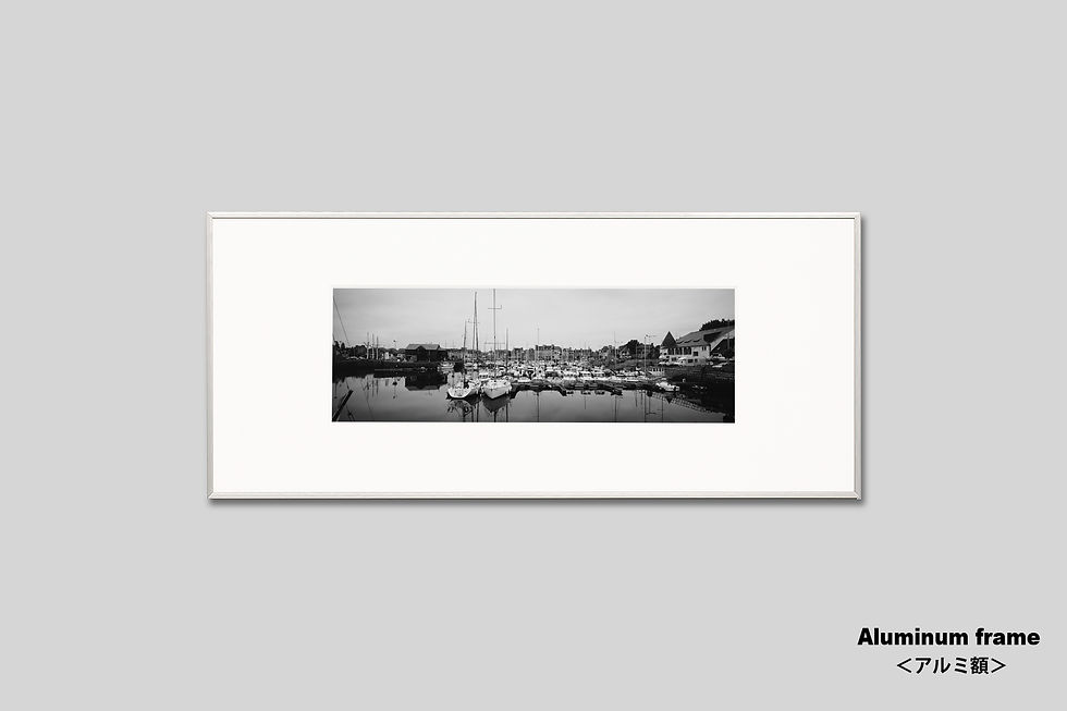 サムネイル： フランス,海,インテリア,写真,風景,ヨットハーバー,モノクロ,横長,壁掛け,アート,額入り,額装,オリジナルプリント,アートフレーム,フォトフレーム,おしゃれ,モダン,壁飾り,IGREBOW,GallerySB