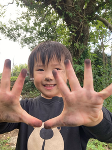朝のサークルタイムの後、みんなで畑しごと！