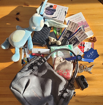Inhalt einer Handtasche