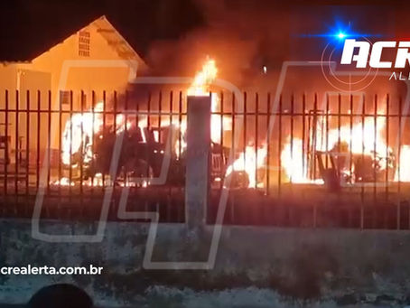 Incêndio atinge viaturas da Polícia Militar em Mâncio Lima e levanta suspeita de ação criminosa
