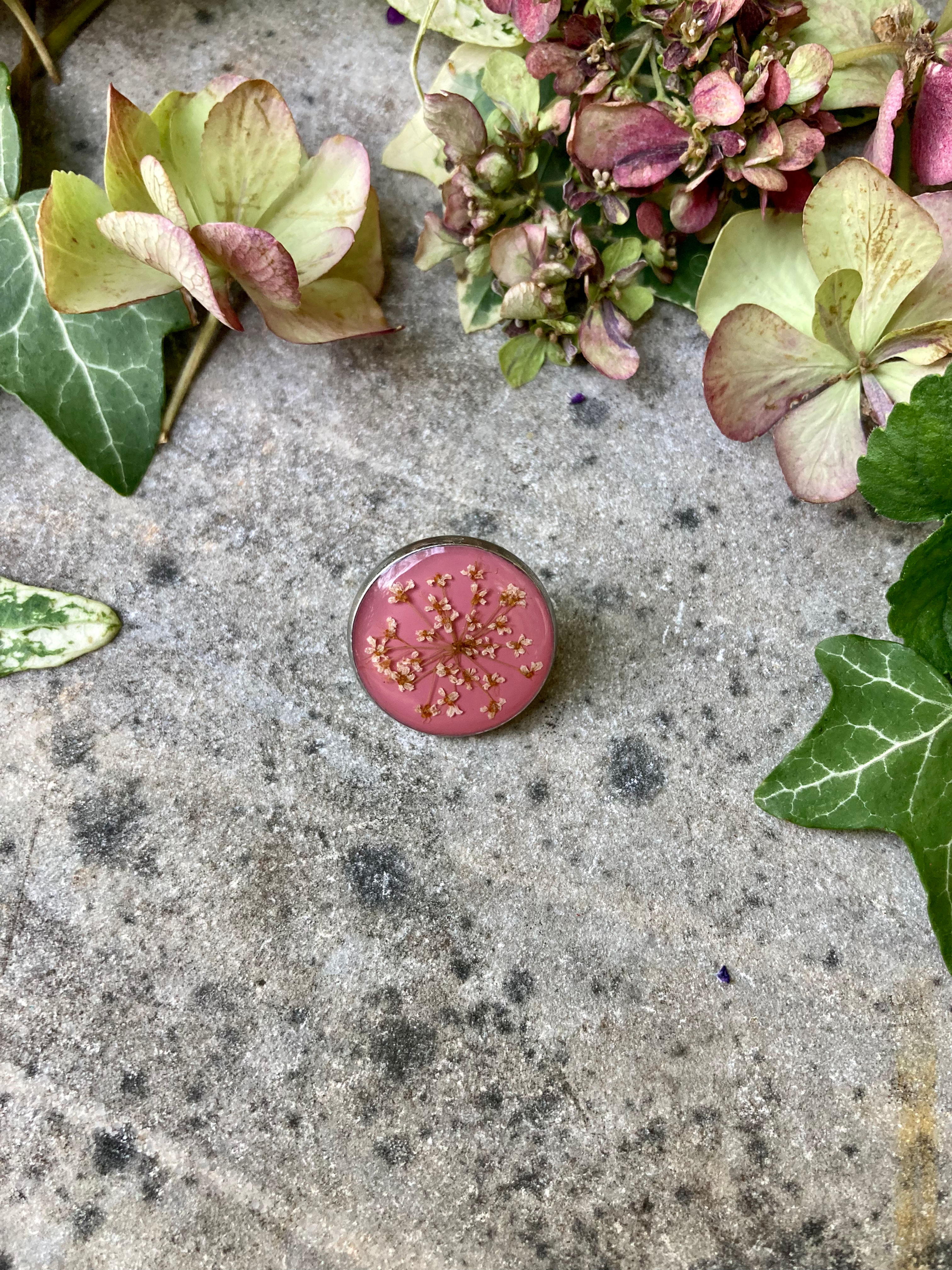 Spilla con Carota selvatica