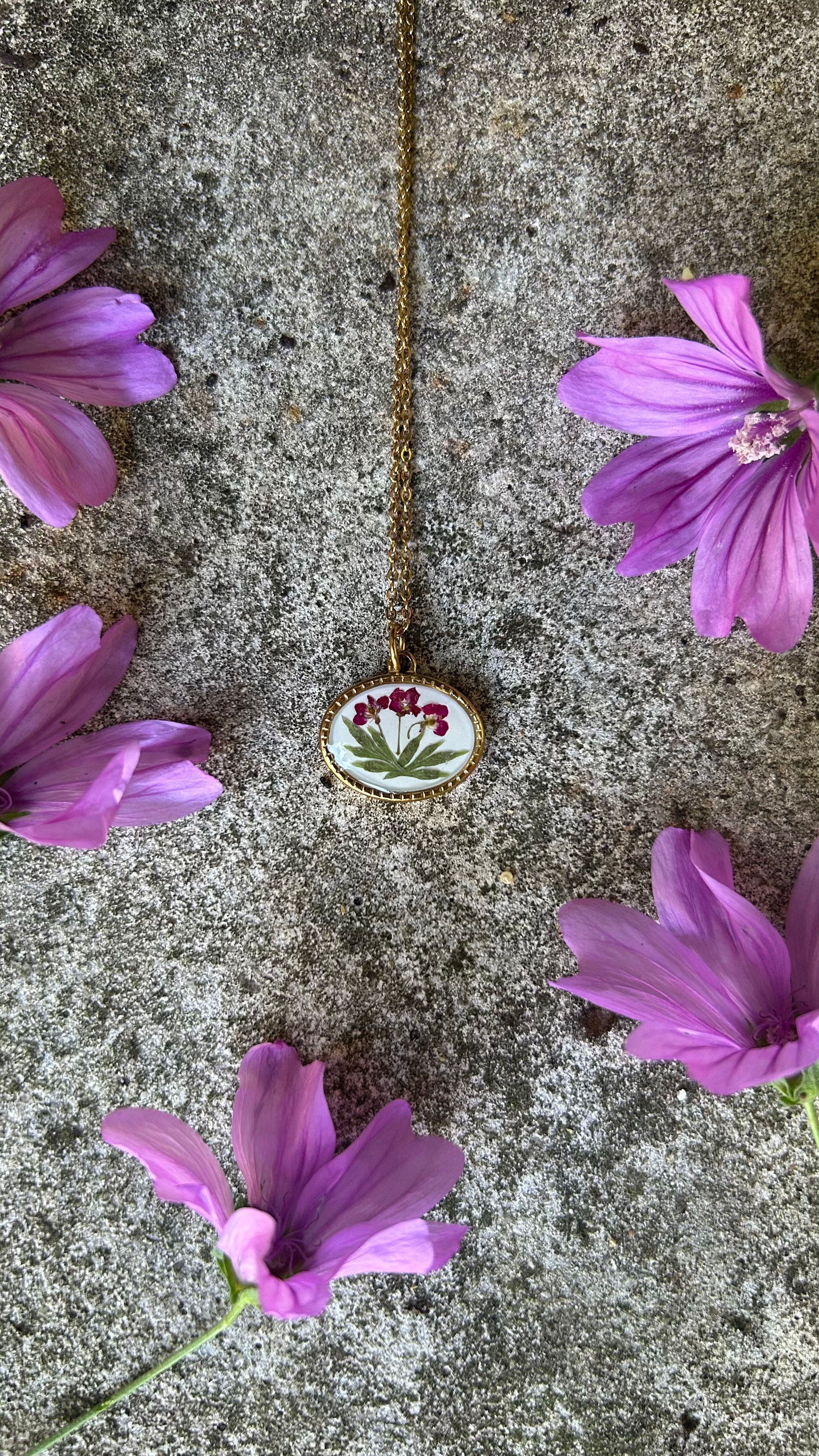 Collana con Lobularia