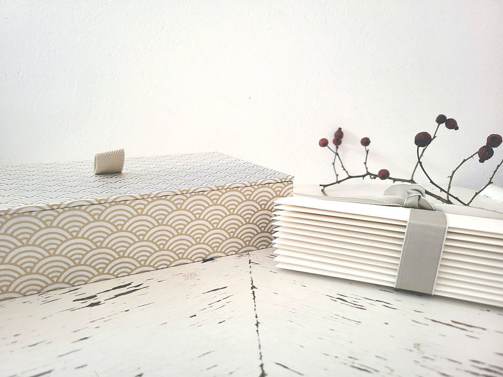 Miniaturbild: Exklusive Jahreszeiten-Box mit 12 handgezeichneten Karten