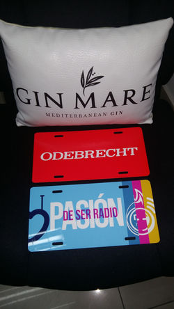 PLACAS DE METAL Y PVC