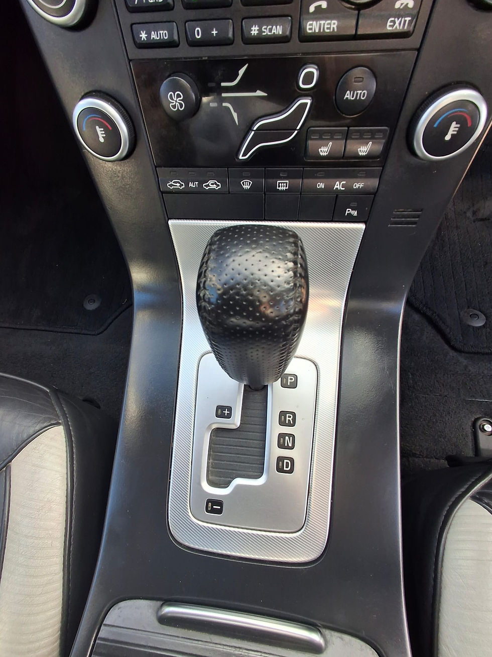 Thumbnail: Volvo V70 D5 R-Drive SE