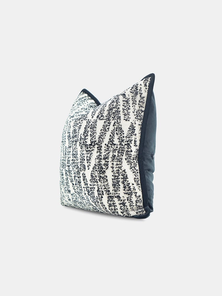 подушка в гостиную, черная подушка, черно-белая подушка