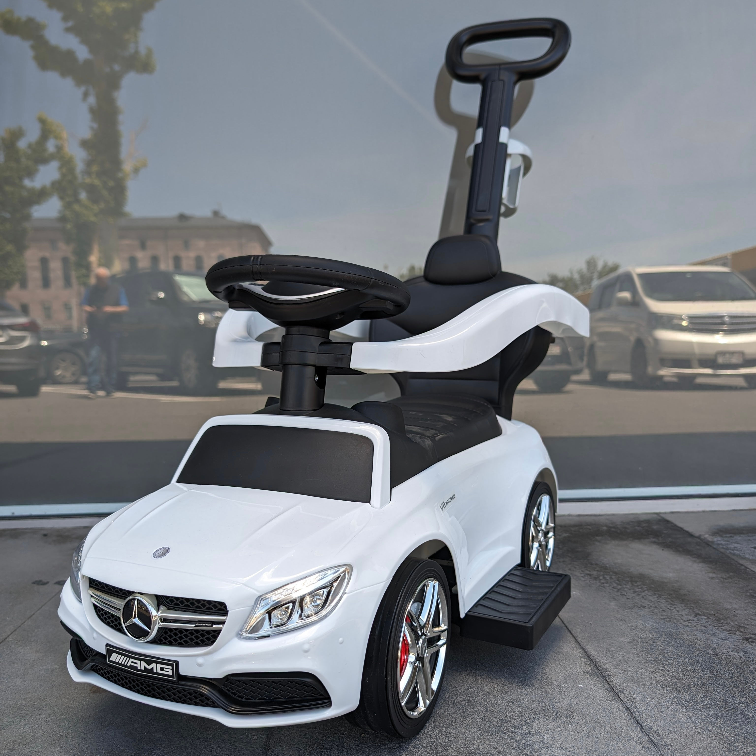 Ոտքով գլորվող մեքենա սպիտակ “C63”
