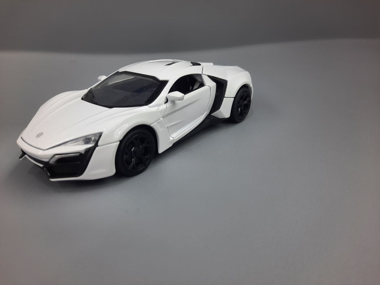 Մետաղյա մեքենա Bugatti Chiron սպիտակ
