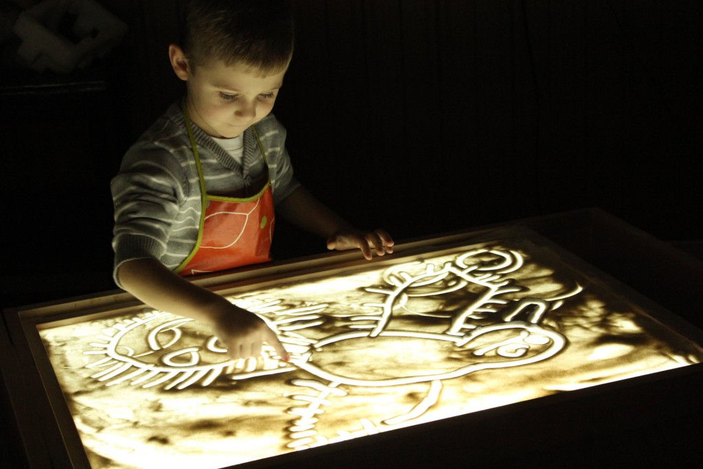 Կինետիկ ավազով խաղերի սեղանիկ LED լույսով