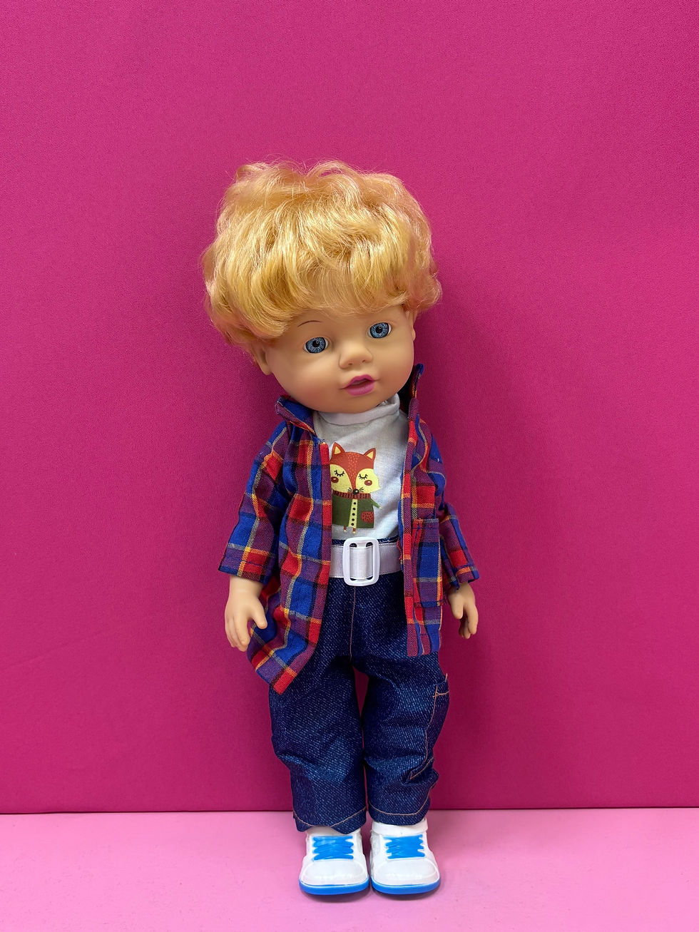 Հայերեն երգող տիկնիկ վանդակավոր հագուստով