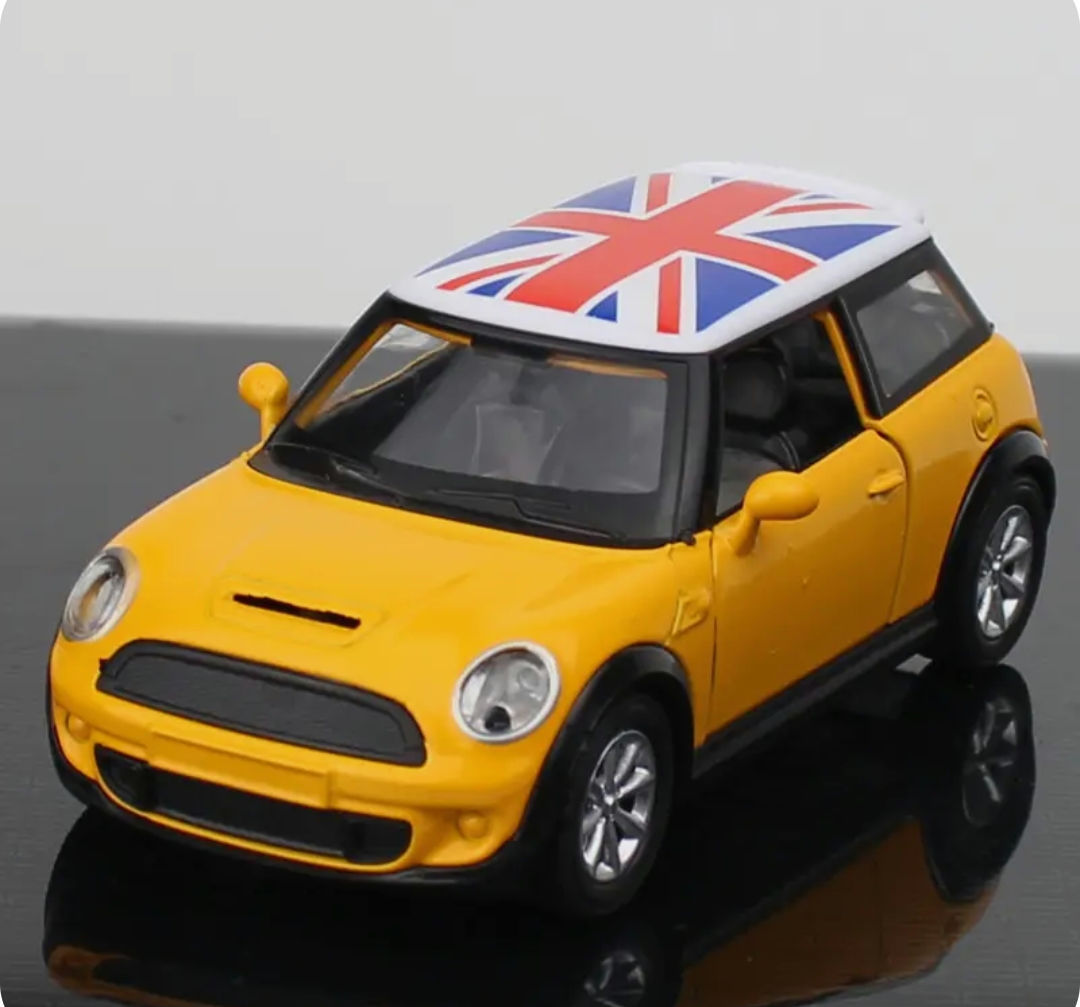 Մետաղական մեքենա դեղին տանիքը դրոշով Minie Cooper