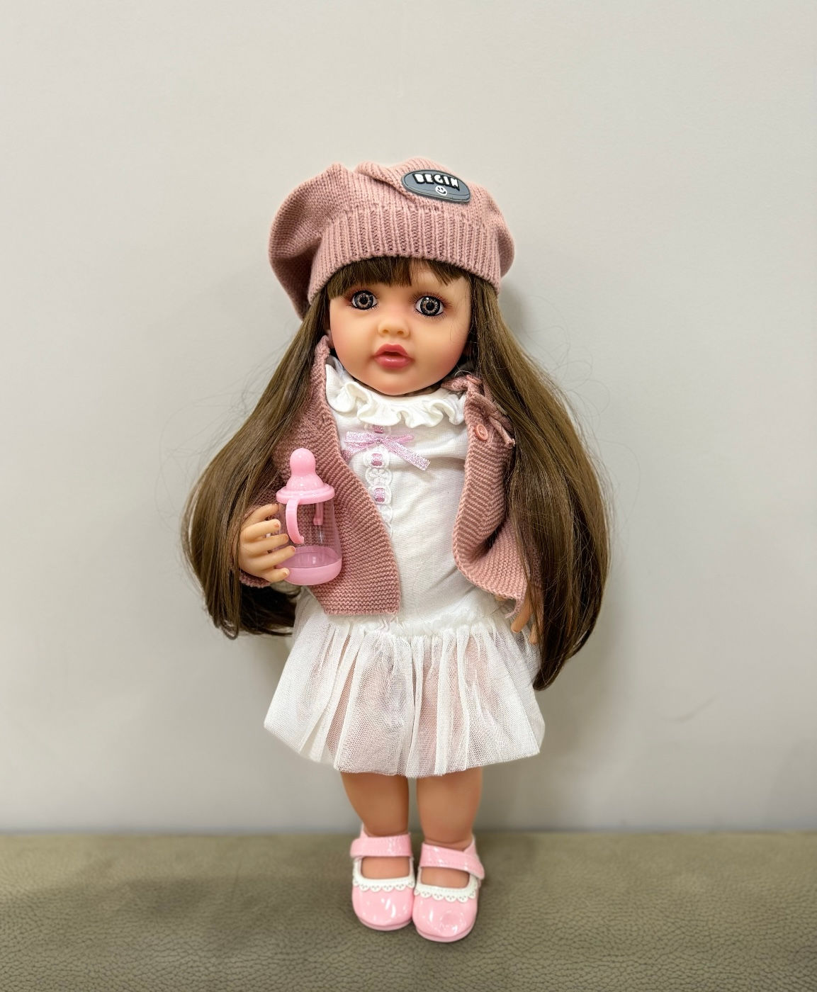 Հայերեն խոսող բազմաֆունկցիոնալ սիլիկոնե փափուկ տիկնիկ վարդագույն գլխարկով