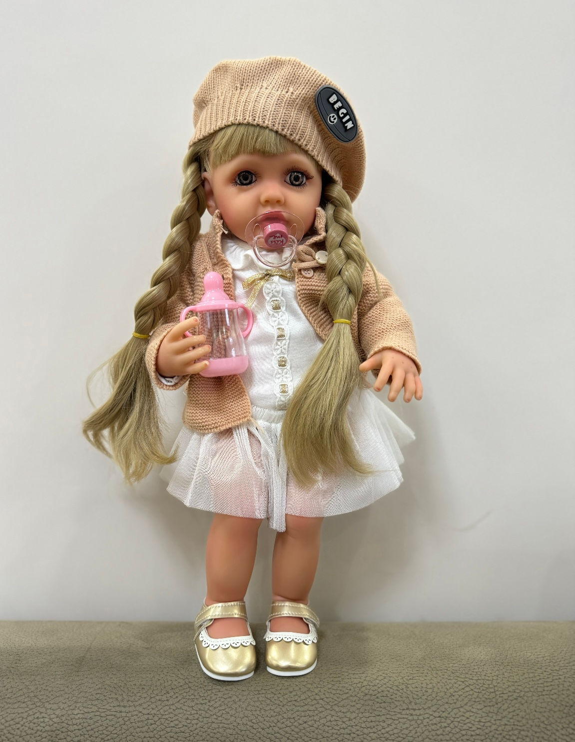 Հայերեն խոսող բազմաֆունկցիոնալ սիլիկոնե փափուկ տիկնիկ մարմնագույն ժակետով