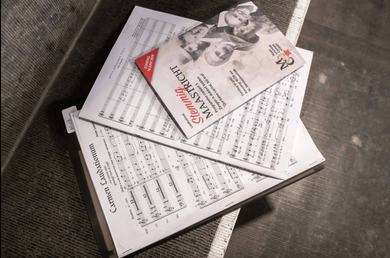 Programmaboekje Stemmig Maastricht bovenop partituren