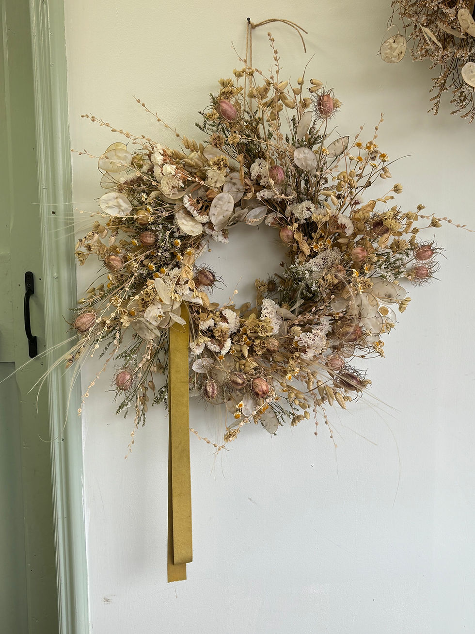 Thumbnail: Natural dried wreath