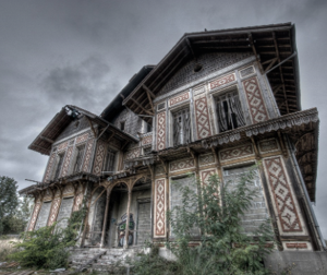 Sunshine Manor : plongez dans l’horreur des années 80