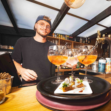 Photographie et vidéographie professionnelle de cuisine à Lyon et Les Arcs, capturant la beauté des plats gourmands, l'action des chefs cuisiniers, et l'ambiance des événements culinaires.
