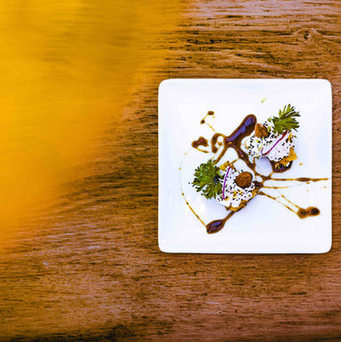 Photographie et vidéographie professionnelle de cuisine à Lyon et Les Arcs, capturant la beauté des plats gourmands, l'action des chefs cuisiniers, et l'ambiance des événements culinaires.
