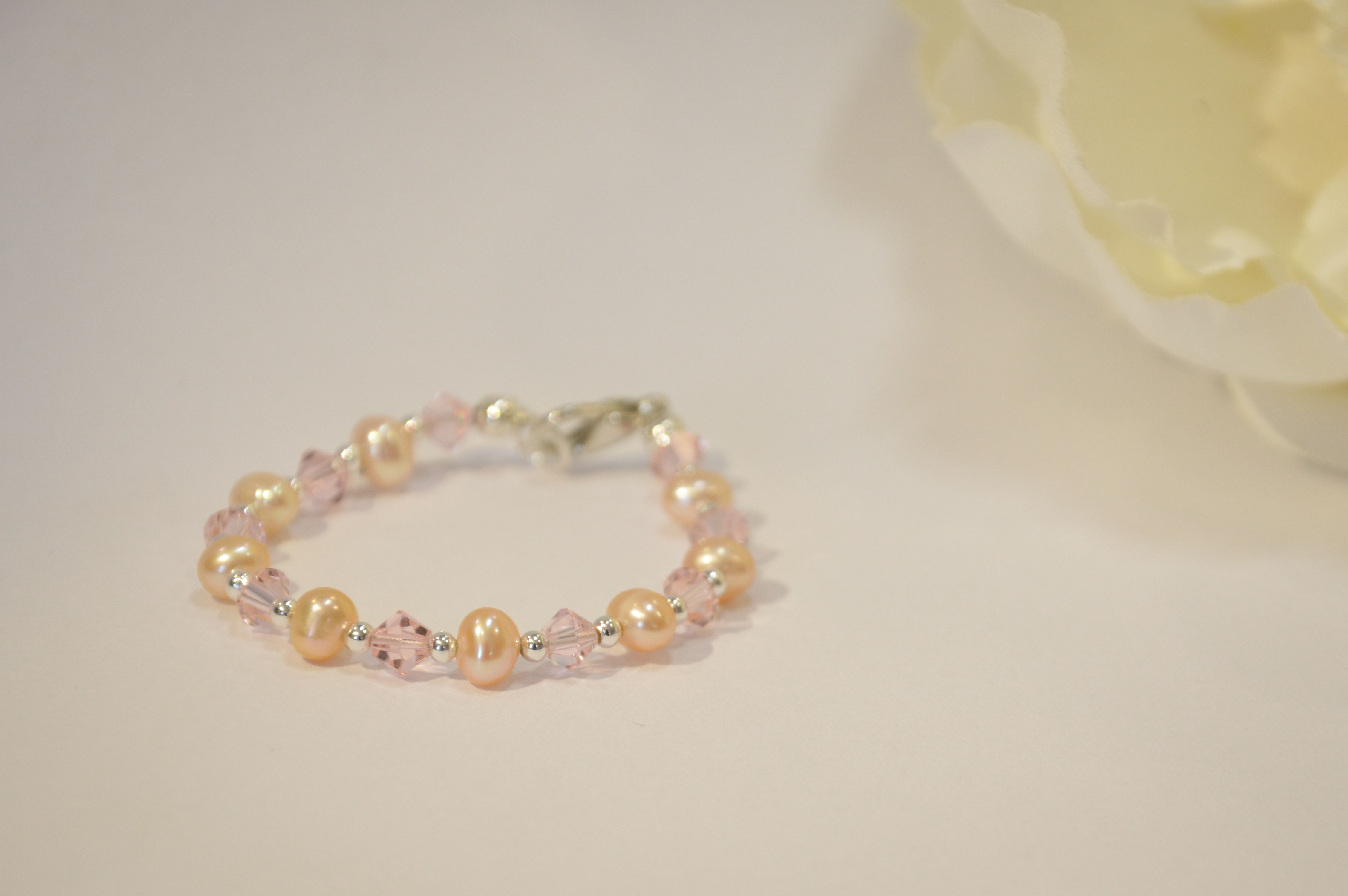 צמיד ורוד ואפרסק