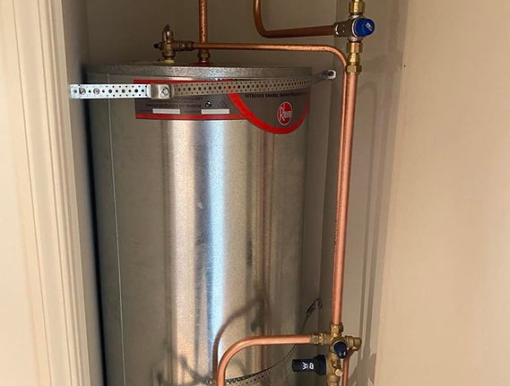 Hot water cylinder installation