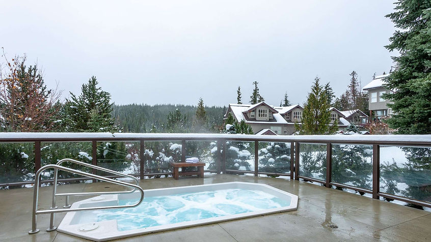 b20-complex-hot-tub-2.jpeg