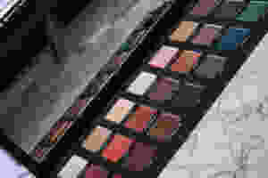 Urban decay born to run eye shadow palette
