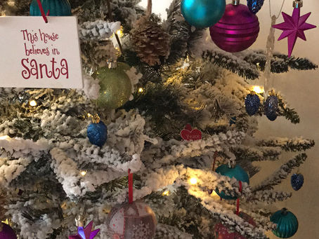 How to decorate a Christmas tree | A Visual Diary