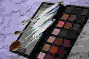 Urban decay born to run eye shadow palette