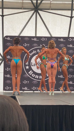 Laura & Adria
