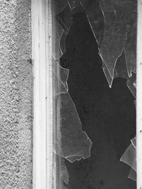 vitre cassee ama miroiterie landes.jpg