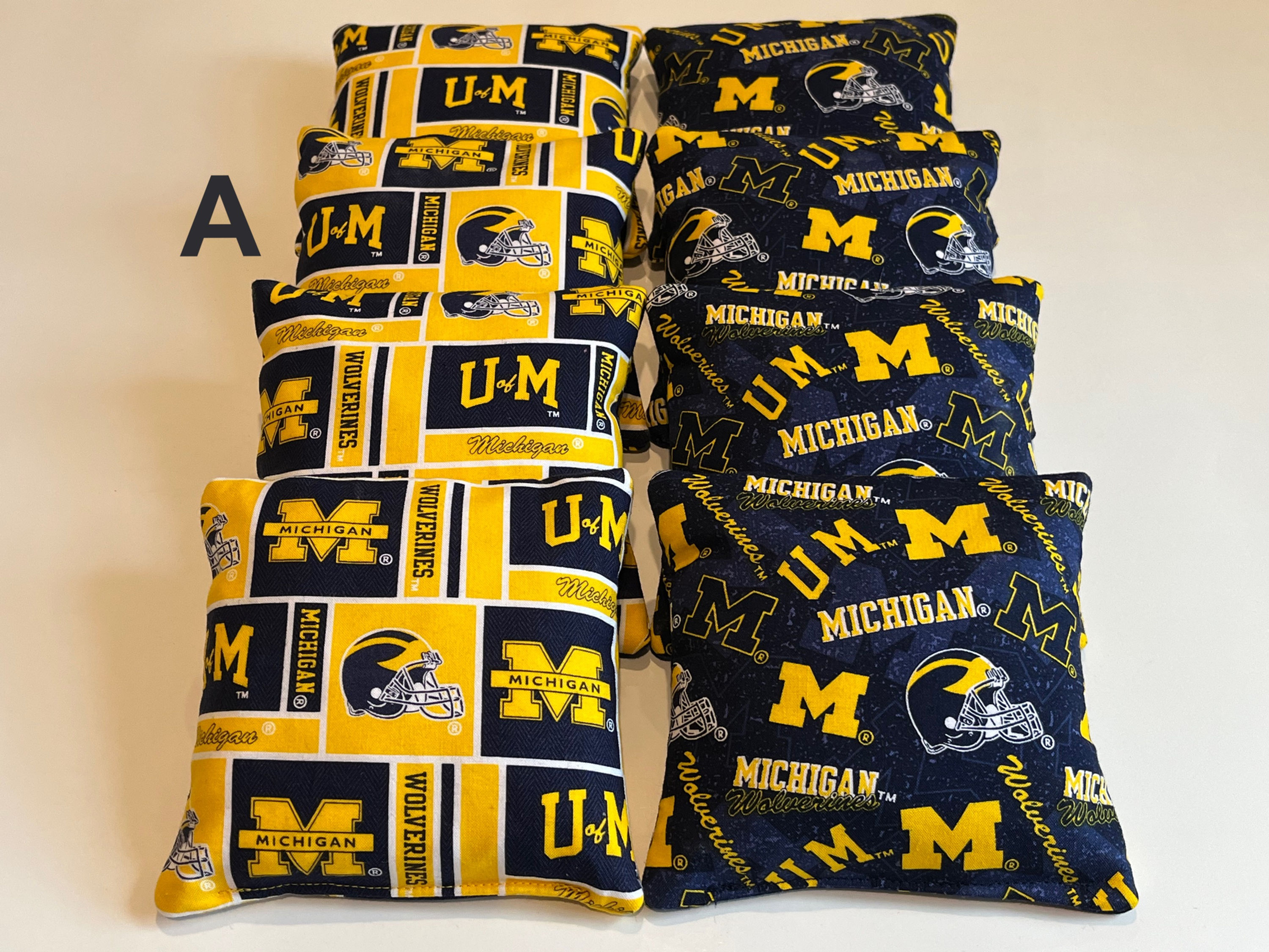 MICHIGAN WOLVERINES (2) CORNHOLE BAGS