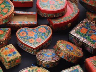 Become a Gift-Giving Legend with Kashmiri Paper Mache Treasures!