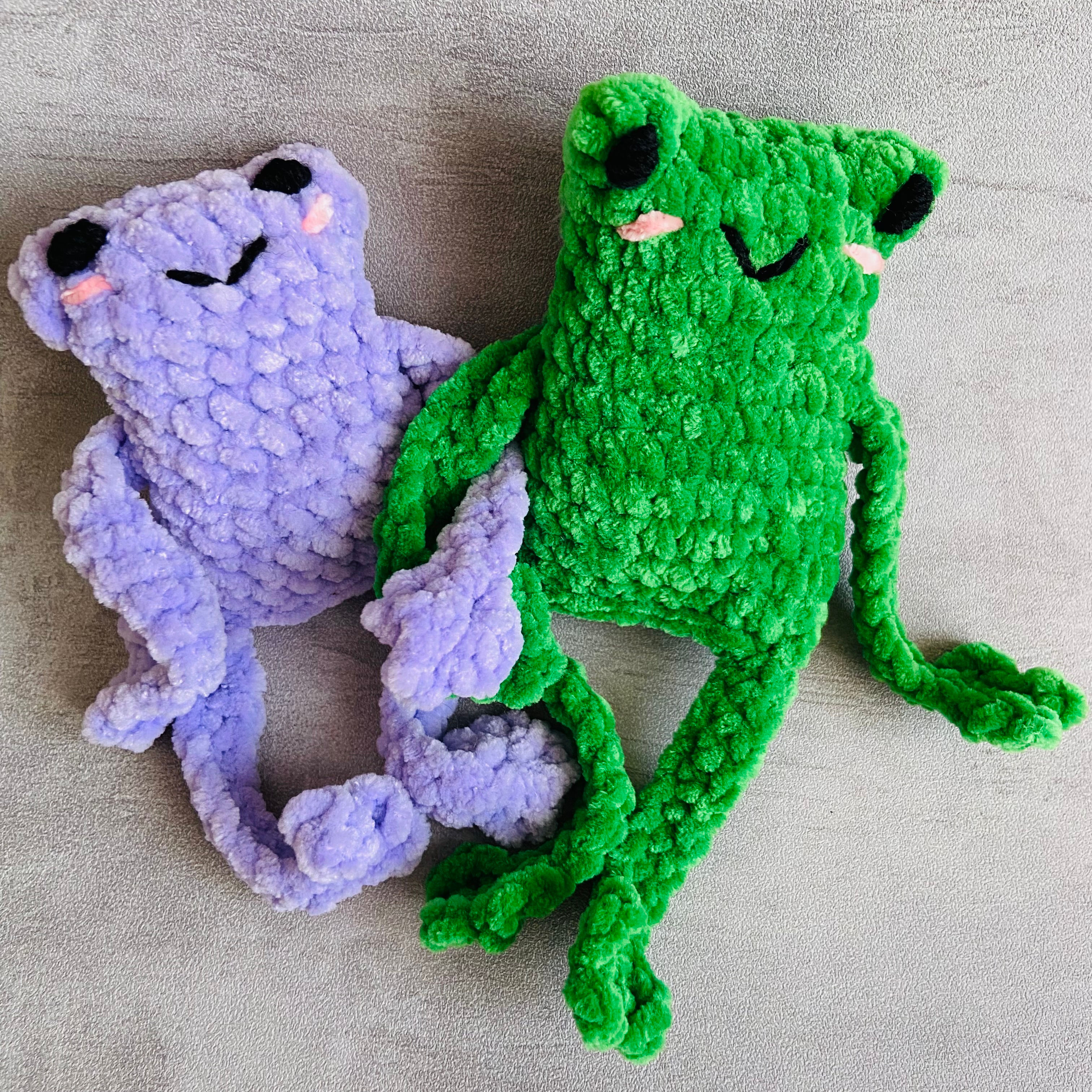 Peluche grenouille en crochet vert vif, faite main.