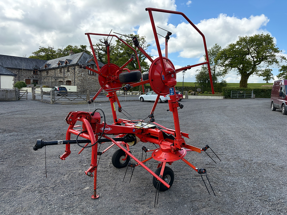 Thumbnail: 2009 Kuhn GF502 Four Rotor Tedder