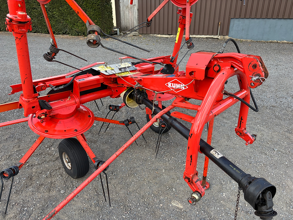 Thumbnail: 2009 Kuhn GF502 Four Rotor Tedder
