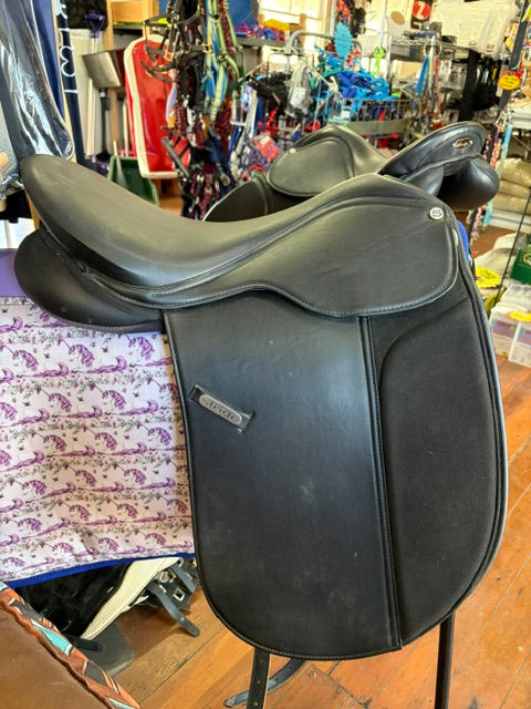 Stride Synthetic Black Dressage Saddle 17"