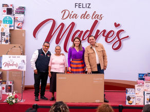 Reconoce Ricardo Moreno a mamás suteymistas, pilares de sus hogares y del servicio público