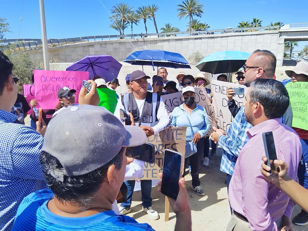 Atiende Ayuntamiento de Los Cabos a manifestantes de la colonia Fundadores en Cabo San Lucas