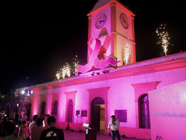 Enciende Ayuntamiento de Los Cabos iluminación rosa del Palacio Municipal; refuerza prevención del cáncer de mama y cervicouterino