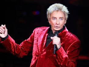 …pues resulta que Barry Manilow no escribio las canciones que hacen que el mundo cante…