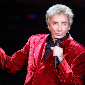 …pues resulta que Barry Manilow no escribio las canciones que hacen que el mundo cante…