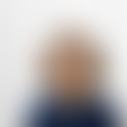 「縮毛矯正をやめたい」50代へ。やめるタイミングとくせ毛を活かす移行期間の乗り越え方