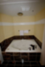 Unique in-room bath in Sunset Suite