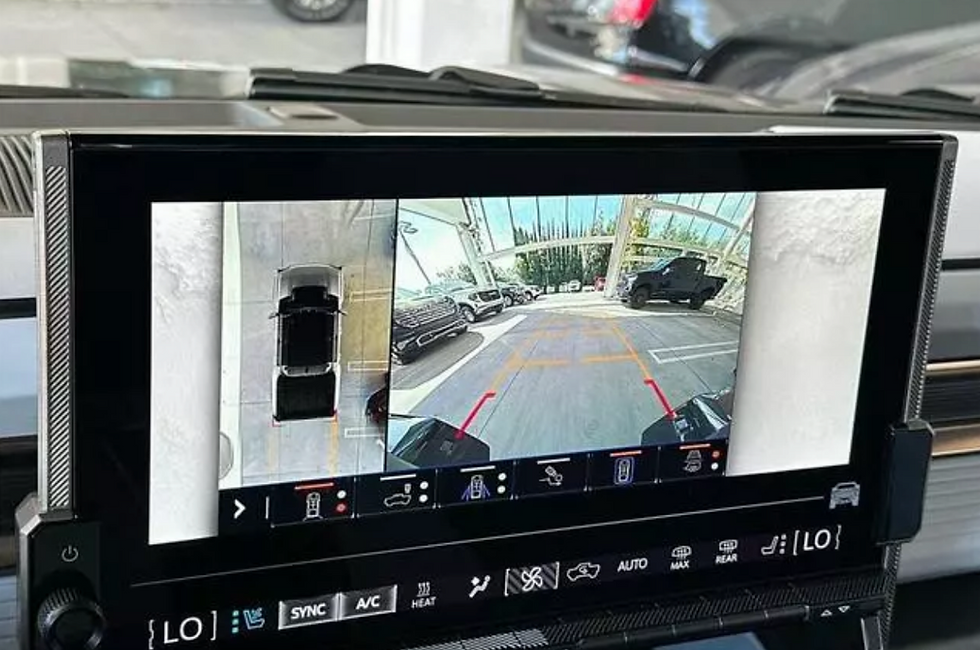 섬네일: 2025 Hummer EV 2X SUT