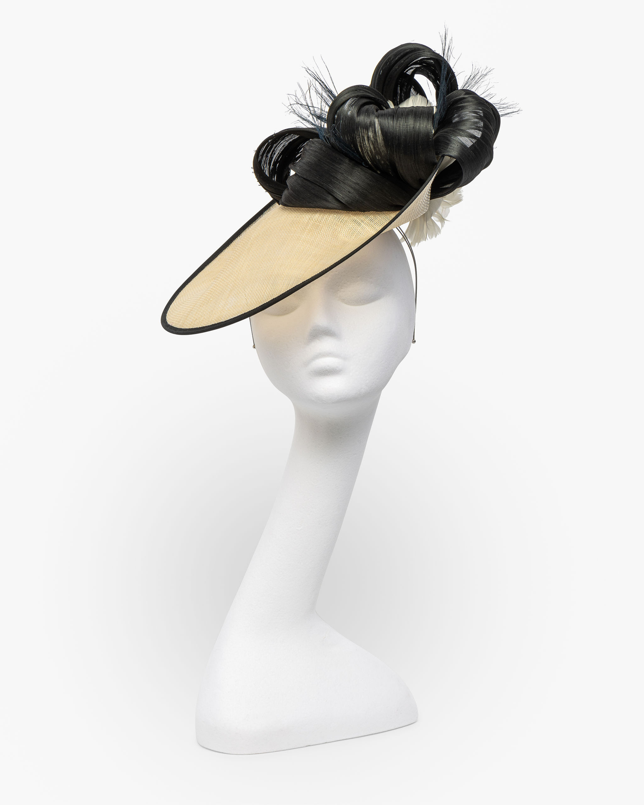 Roxanne in Ivory/Black